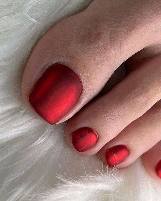 30  Amazing Red Toe Nail Ideas You Need to Try фото №8