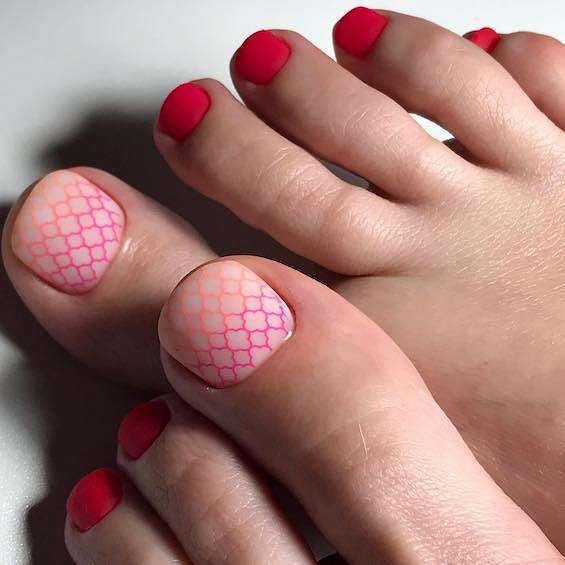 30 Amazing Red Toe Nail Ideas You Need to Try фото №3