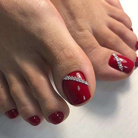 30  Amazing Red Toe Nail Ideas You Need to Try фото №12