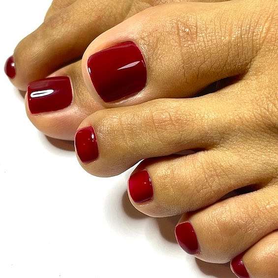 30  Amazing Red Toe Nail Ideas You Need to Try фото №16