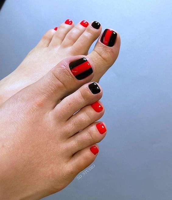 30  Amazing Red Toe Nail Ideas You Need to Try фото №18
