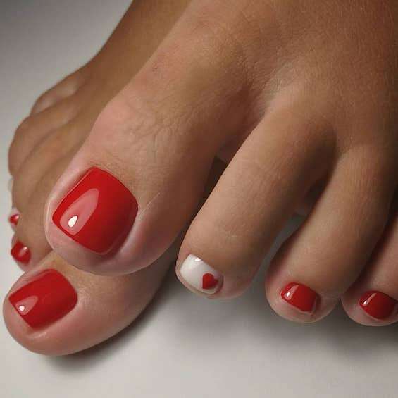 30  Amazing Red Toe Nail Ideas You Need to Try фото №23