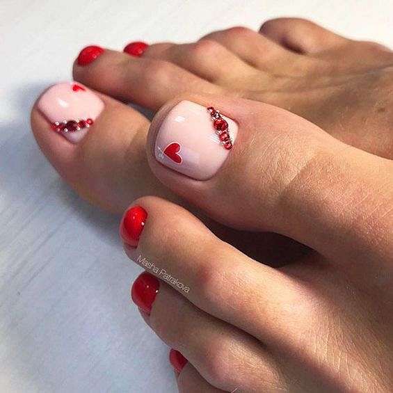 30  Amazing Red Toe Nail Ideas You Need to Try фото №22