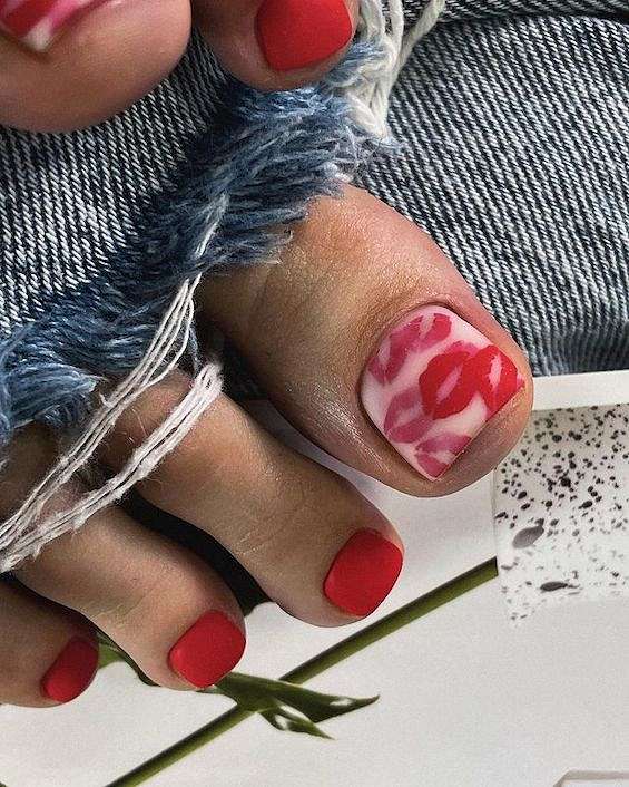 30  Amazing Red Toe Nail Ideas You Need to Try фото №24