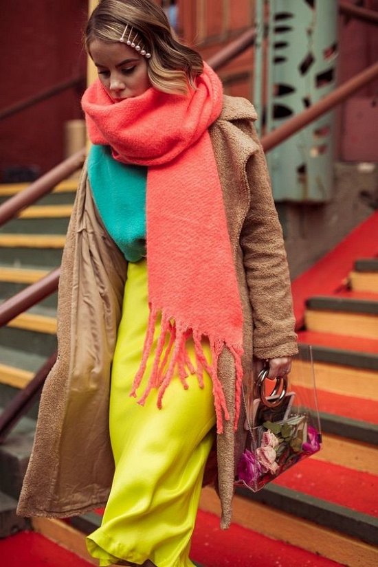 25 идей, как носить шарф в этом сезоне фото №6