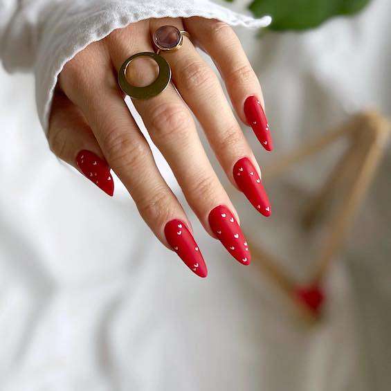 45  Red Nail Designs for a Chic and Trendy Look фото №21