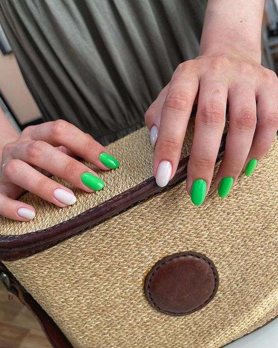 65 Beautiful Green Nail Art Designs for 2023 фото №51