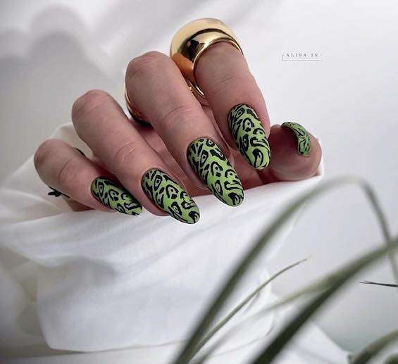 65 Beautiful Green Nail Art Designs for 2023 фото №54