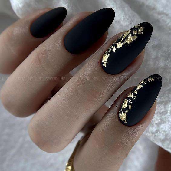 55 Black Nail Designs for 2024 фото №22