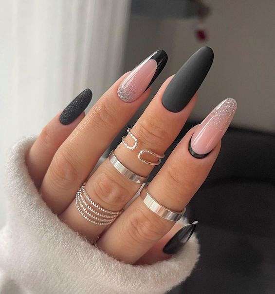 55 Black Nail Designs for 2023 фото №50