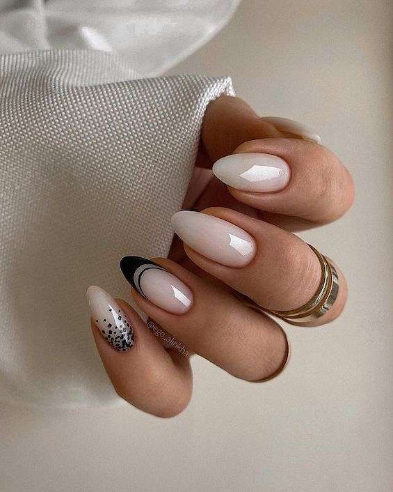 70  White Nail Ideas You Need to Try in 2024 фото №30