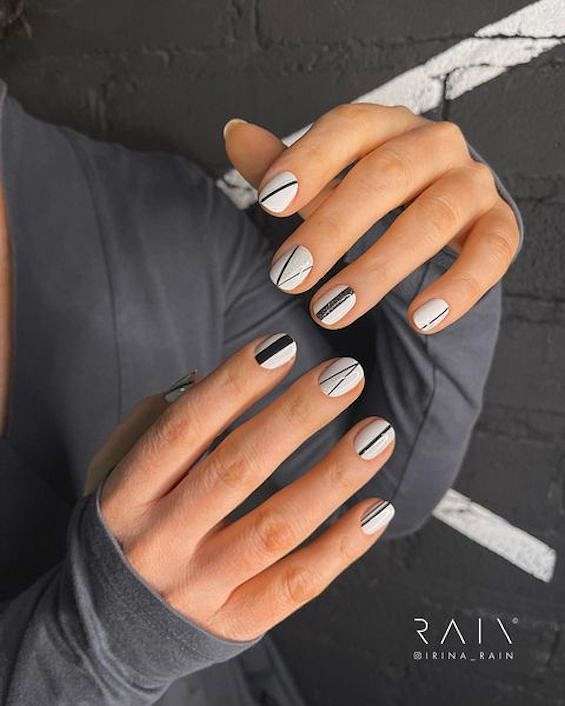 70  White Nail Ideas You Need to Try in 2024 фото №33