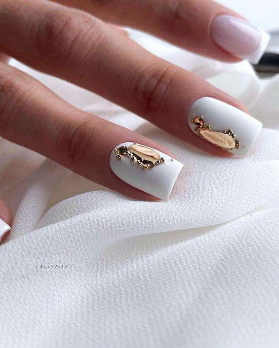 70  White Nail Ideas You Need to Try in 2024 фото №49