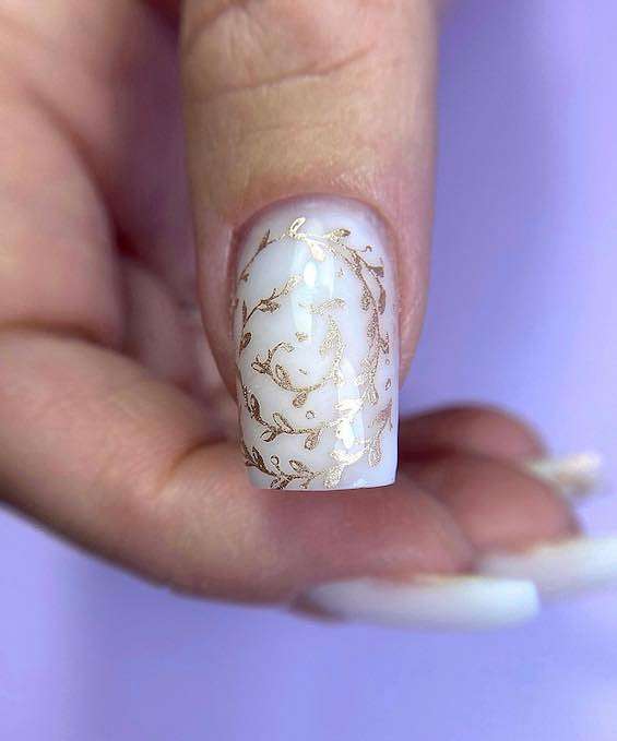 70  White Nail Ideas You Need to Try in 2024 фото №45