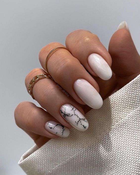 70  White Nail Ideas You Need to Try in 2024 фото №65