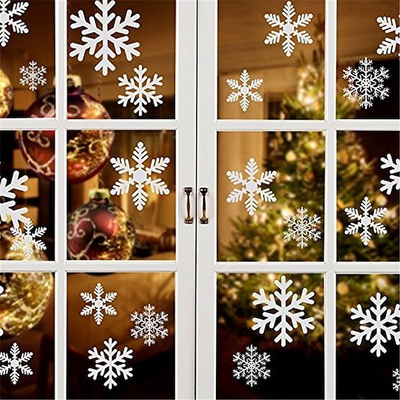 Как украсить окна и двери на Новый год 2023 фото №6