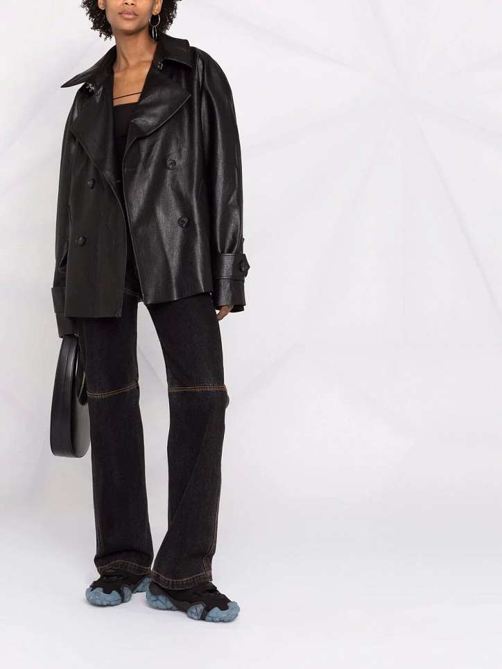 Женский кожаный пиджак 2023: какие в моде и с чем носить фото №10