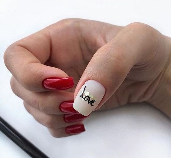 Маникюр с надписями: модный тренд в дизайне ногтей фото №10