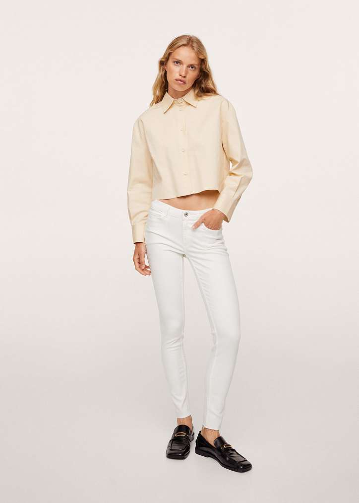 С чем носить белые джинсы: стильные луки на заметку фото №9