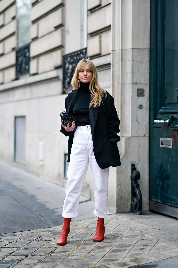 С чем носить белые джинсы: стильные луки на заметку фото №11