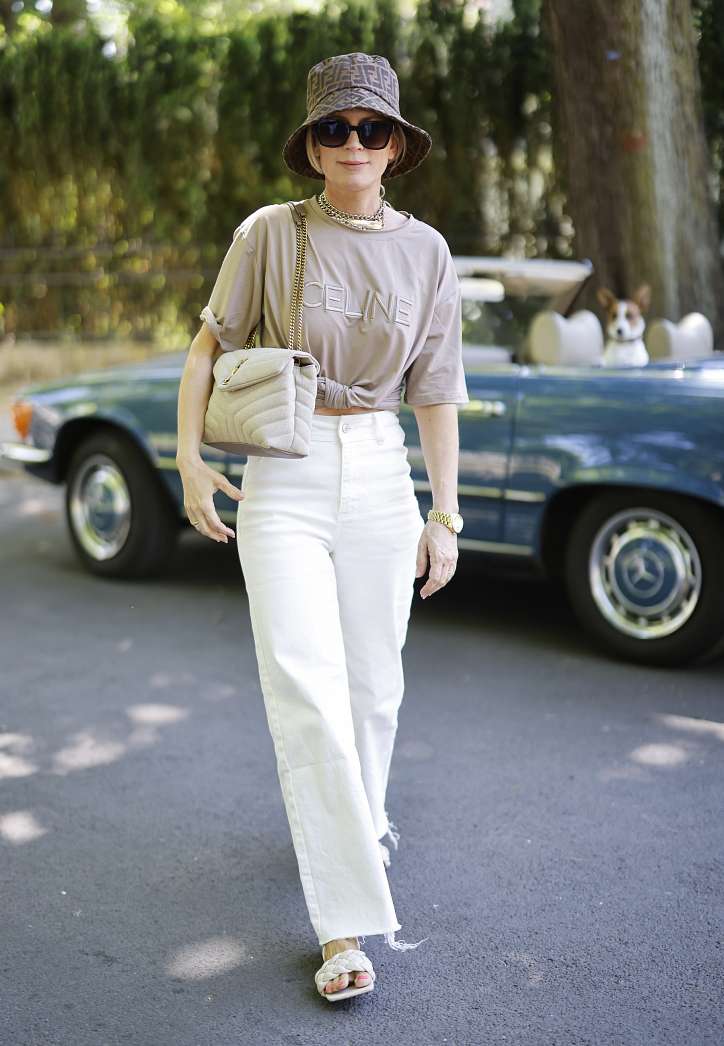 С чем носить белые джинсы: стильные луки на заметку фото №19