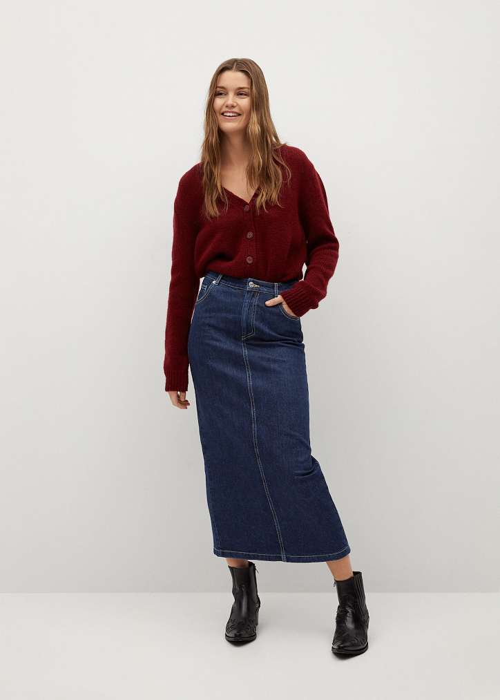 С чем носить джинсовую юбку в 2024 году: модные идеи образов фото №37