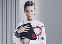 Дженнифер Лоуренс в рекламной кампании сумок Be Dior весна 2015