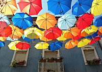 Фестиваль зонтиков в Португалии