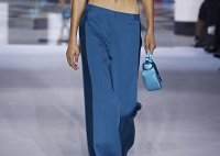 Модные брюки весна-лето 2023: тренды и новинки